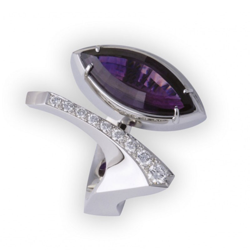 Hanger en Ring met paarse edelsteen