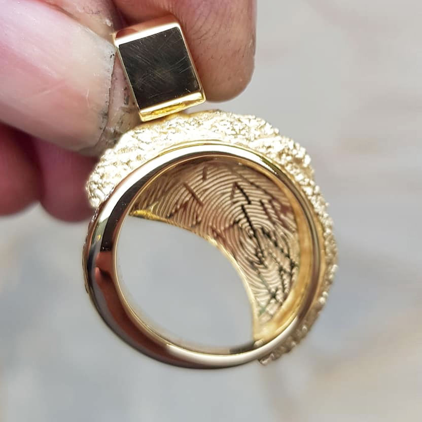 Herdenkingshanger met ring